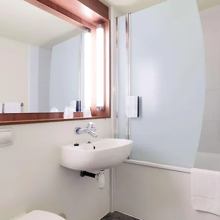 钟楼康贝尼酒店