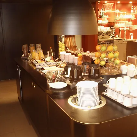 钟楼康贝尼酒店 3*