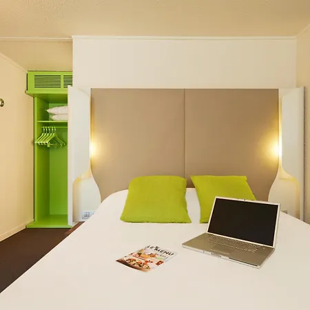 钟楼康贝尼酒店 3*