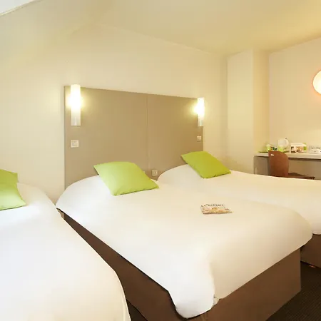 钟楼康贝尼酒店 3* 贡比涅