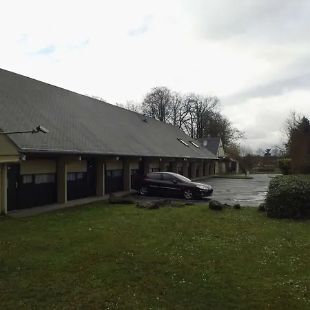 钟楼康贝尼酒店 3* 贡比涅