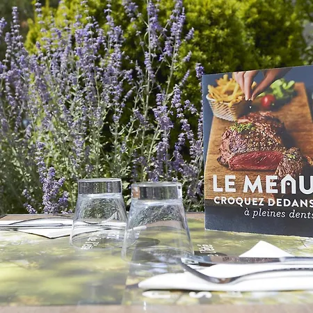 钟楼康贝尼酒店 3*